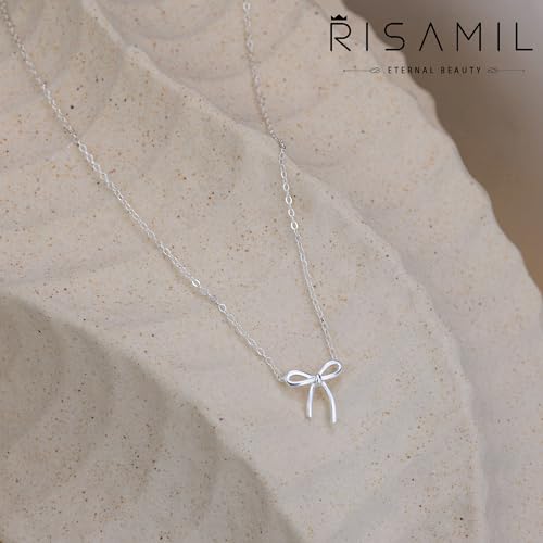 Risamil 여성용 골드 목걸이 - 리본 목걸이 14K 앙증맞은 골드 목걸이 귀엽고 작은 나비 펜던트 초커 체인 목걸이 트렌디 목걸이 여성용 골드 주얼리 선물 - color: 실버