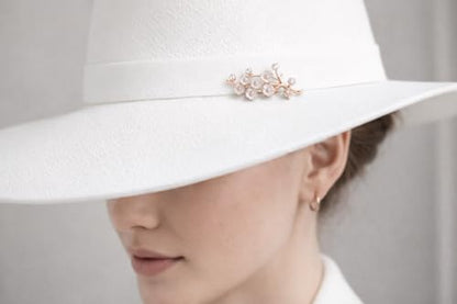 Flower pearl Brooch Pin