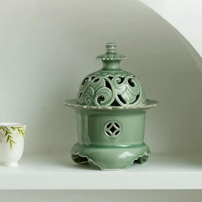 Hermit Life Three-Legged Incense Burner (Celadon), Porcelain Incense Holder with Lotus-Shaped Lid, Green - color: Green