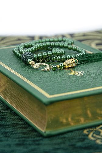 ihvan online Prayer Gift Set for Men & Women, Thin Soft Muslim Prayer Rug, Salah Mat, Beads Taasbih, Arabic Holy Quran, Islamic Gift Set for Ramadan & Eid, Green