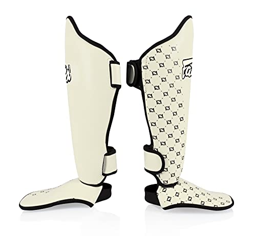 Fairtex SP5 남성, 여성, 아동용 무에타이 정강이 보호대 | 정강이는 프리미엄, 경량 및 내구성 | 훈련 또는 스파링 중에 정강이 부목을 방지하기 위한 확장된 보호 기능 - color: 화이트., size: 스몰