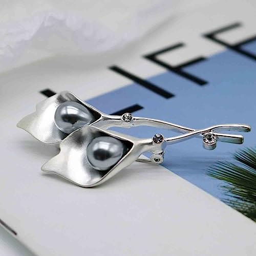 Crystal Pearl Flower Brooches Pins Fashion Beautiful Created Rhinestone Floral Brooch Good Idea for Party Dance Wedding Banquet for Elegant Women Girl - color: Silver Lily