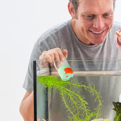 Yardwe Metering Fish Feeding Bottle Fish Food Storage Container Moisture-Proof Aquarium Feeder Green Non-Automatic Precise Feeding Tool for Aquatic Pets