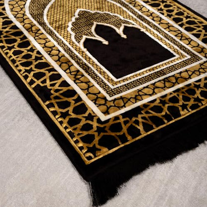Modefa Turkish Islamic Prayer Rug - Comfortable Muslim Praying Mat for Men & Women - Soft Velvet Janamaz Praying Carpet - Ramadan or Eid Gift - with Kufi Prayer Cap - Plush Saray (Black/Gold)