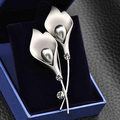 Crystal Pearl Flower Brooches Pins Fashion Beautiful Created Rhinestone Floral Brooch Good Idea for Party Dance Wedding Banquet for Elegant Women Girl - color: Silver Lily