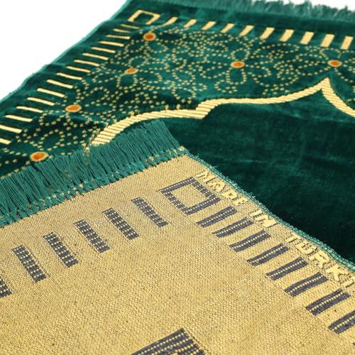 Muslim Prayer Rug, Soft Plush Thin Islamic Prayer Mat, Janamaz, Sajada, Praying Carpet, Islamic Gift for Men & Women, Islamic Ma, Eid & Ramadan Gift with Prayer Beads, 26x43 inch, Green - color: Riyadh / Emerald Al-masjid Green